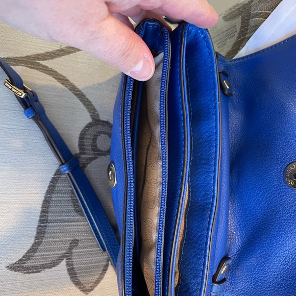 MICHAEL KORS LEATHER CROSSBODY - Picture 3 of 9